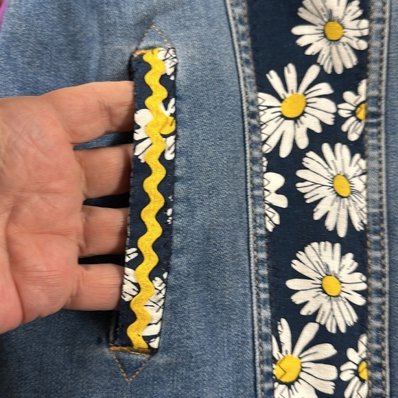 One-Of-A-Kind Colorful  Flower Child Boho Upcycled Denim Jacket, Women's Large - Picture 5 of 8